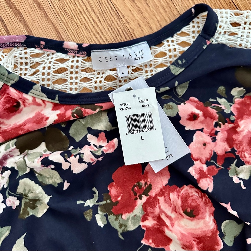 Two blouses - Picture 6 of 7